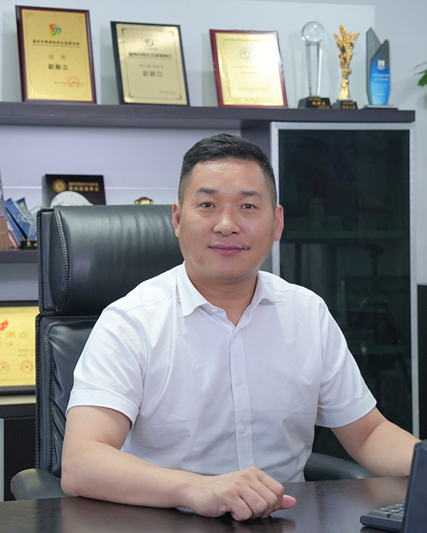 趙新立，創(chuàng)始人、董事長