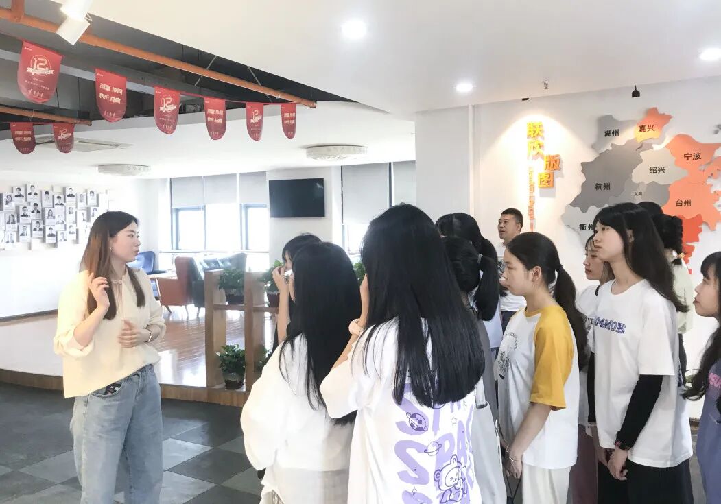 走進(jìn)聯(lián)欣 感知就業(yè) | 熱烈歡迎溫科院經(jīng)貿(mào)管理學(xué)院師生來我司參觀交流